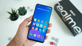 รีวิว realme GT 5G เรือธงสเปคเร็วแรง Snapdragon 888 หน้าจอ 120Hz เล่นเกมลื่นสุด ในราคาโปร 11,990 บาท