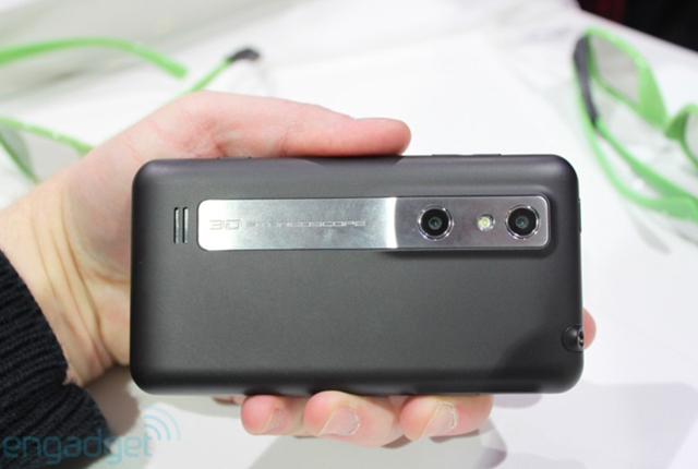 [MWC 2011] LG Optimus 3D สมาร์ทโฟนตัวเเรกที่เป็นจอสามมิติ