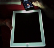 เผย!!! ความลับสุดยอดของ iPad 2 สีขาว กับความสามารถในการนำแสงได้