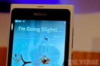 มาอีกหนึ่งรุ่นใหม่กลางงาน Nokia World นั่นคือ Nokia N9 สีขาว หวาว หวาววว
