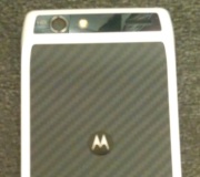 เผยโฉม Motorola Droid RAZR สีขาว พร้อมภาพตัวจริงทุกมุม