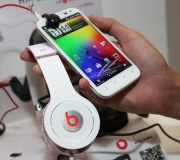 [TME 2012] เล่นจริง จับจริง Samsung Galaxy Note สีขาว และ HTC Sensation XL พร้อมเฮดโฟน Beats Solo