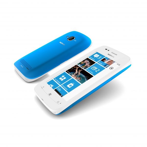 600-nokia-lumia-710_cyan_tiles