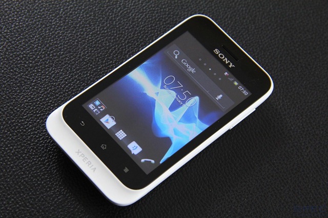 Sony Xperia Tipo Review 001