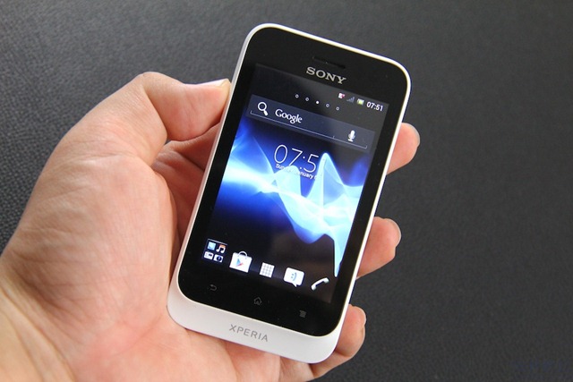 Sony Xperia Tipo Review 007