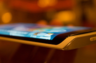 [CES 2013] สมาร์ทโฟนงอได้มีอยู่จริง Samsung โชว์ต้นแบบสมาร์ทโฟนจอที่ไม่เรียบเป็นเจ้าแรก