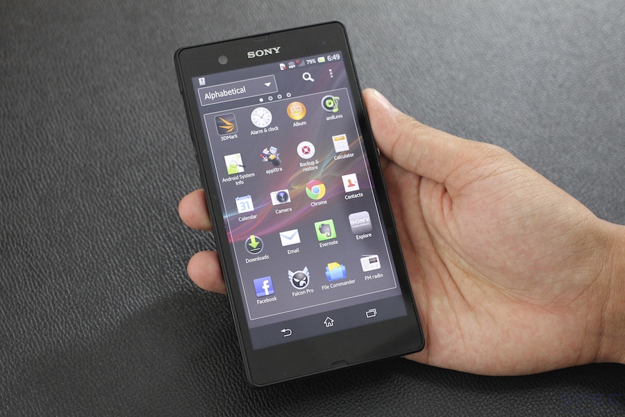 รีวิว Sony Xperia Z: สมาร์ทโฟนรุ่นเน้นสไตล์ พร้อมความสามารถกันน้ำกันฝุ่น