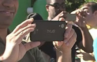 หลุดรูปเครื่อง Nexus 5 กลางอนุสาวรีย์ KitKat ใจกลางสำนักงานใหญ่ Google