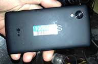 พบเครื่อง Nexus 5 ในบาร์ คาดพนักงานทำตกไว้ (อีกแล้ว)