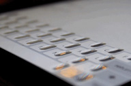 ไฮโซสุดๆ Accessory ใหม่สร้างปุ่ม Keyboard โปร่งใสนูนขึ้นมาบนจอ iPad ได้!