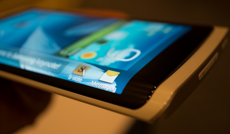 หลุดภาพสิทธิบัตร Samsung Galaxy Note 4 น่าจะมีหน้าจอสามด้านจริงๆ