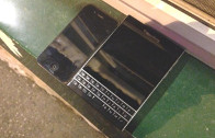 กว้างไปไหม ขนาดเครื่อง BlackBerry Passport จริงกว้างขนาดวาง iPhone ได้สองเครื่อง