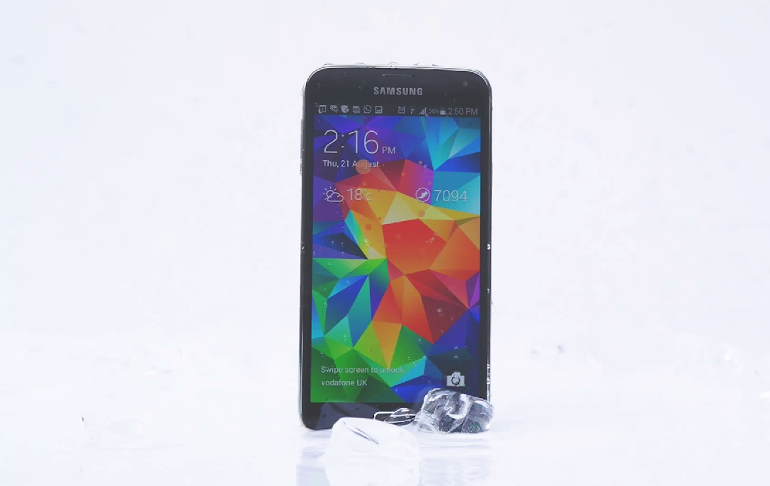 หรือจะไฝว้!! Samsung Galaxy S5 ทำ ALS Ice Bucket Challenge พร้อมท้ามือถือ 3 รุ่น