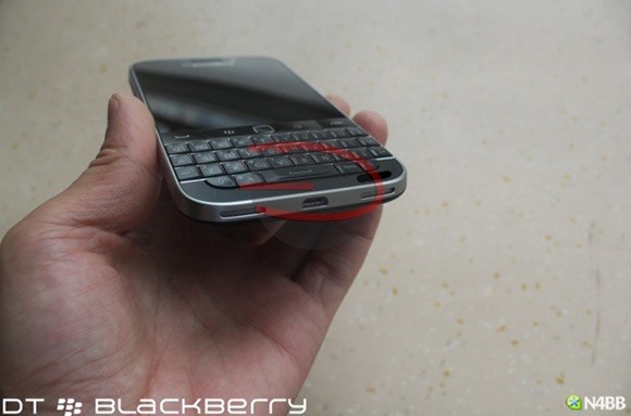 Pictures-of-the-BlackBerry-Classic (1)
