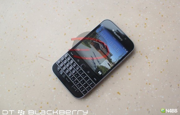 Pictures-of-the-BlackBerry-Classic (3)