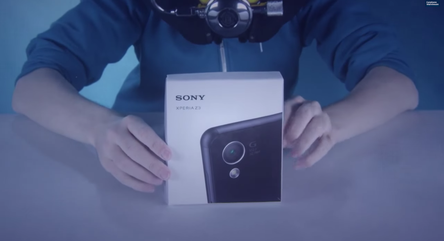 ธรรมดาๆ ได้ที่ไหน จัดไปกับการแกะกล่อง Sony Xperia Z3 ใต้น้ำ พร้อมถ่าย selfie โชว์สุดล้ำ