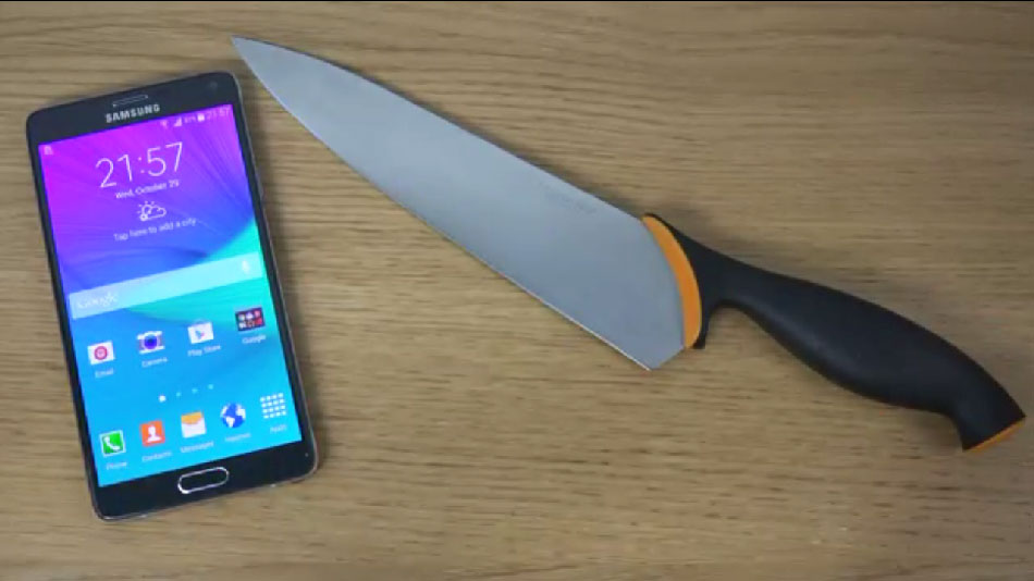 ไม่ยอมน้อยหน้า Sony เพราะ Samsung Galaxy Note 4 ก็สามารถใช้งานด้วยมีดเหมือนกันนะจ๊ะ