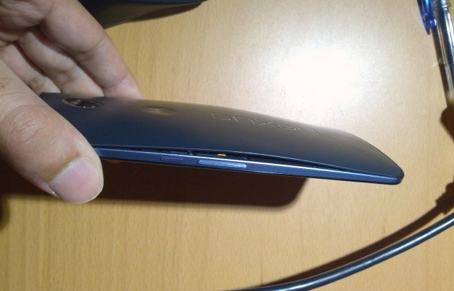 พบปัญหา Motorola Nexus 6 ไร้อาการงอ แต่เครื่องดันปริซะงั้น!!