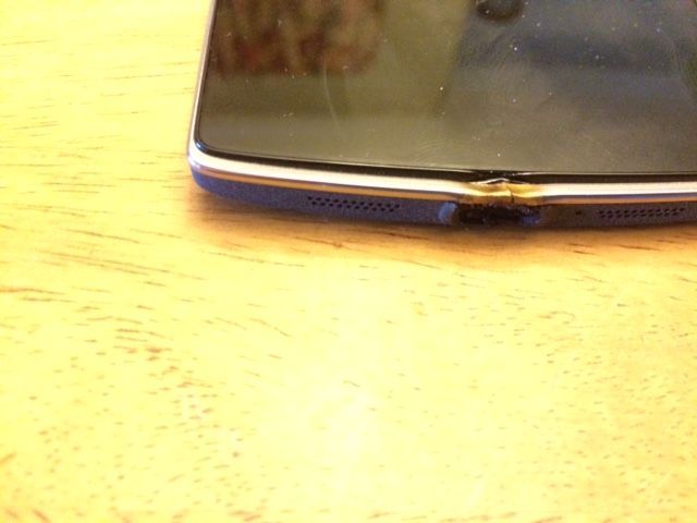 OnePlus One ไหม้อีกแล้ว แต่งานนี้แค่ตรงช่อง Micro USB