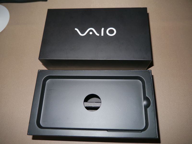 Vaio smartphone retail packaging 4