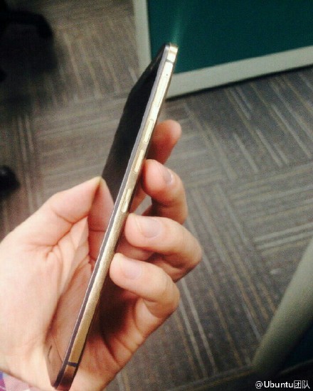 New photos that allegedly show the silvergold One M9 Plus images showing the black version are also included1
