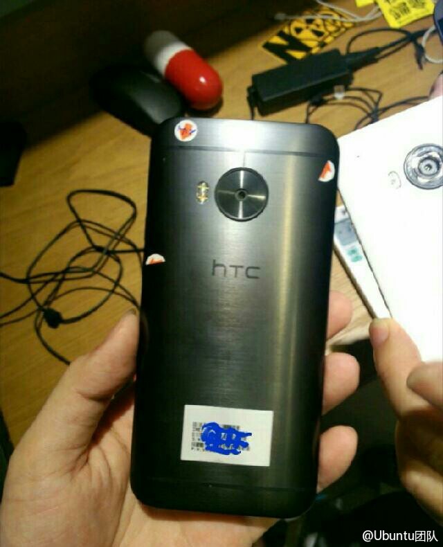 New photos that allegedly show the silvergold One M9 Plus images showing the black version are also included2