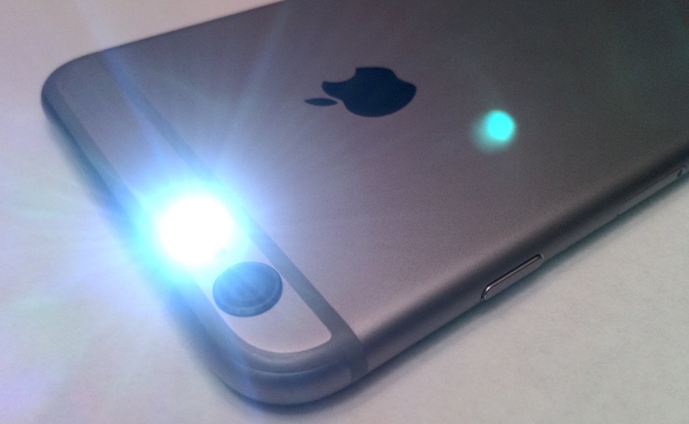 [Tip] iPhone ก็ใช้แฟลช LED ในการแจ้งเตือนได้นะ พร้อมวิธีการตั้งค่า