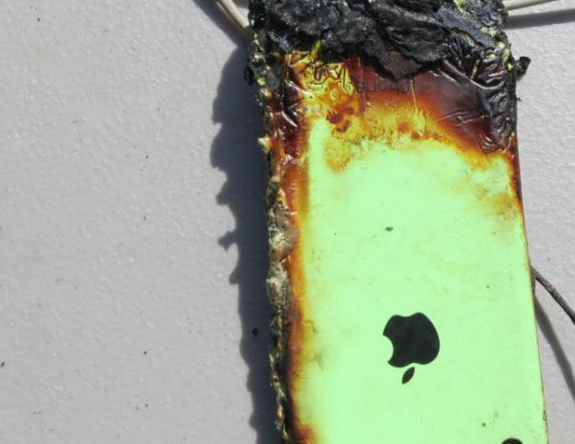 Apple iPhone catches fire burns teenager 3