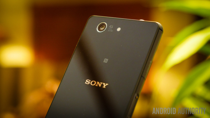sony-xperia-z3-compact-unboxing-first-impressions-aa-11-of-21-710x399