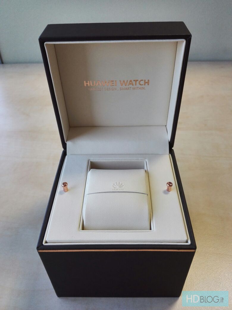 ภาพกล่องใส่สมาร์ทวอทช์ตัวแรก จาก Huawei ถูกนำมาโพสต์บนโลกออนไลน์ เผยให้เห็นถึงความพรีเมี่ยมใกล้เคียงนาฬิกาหรู
