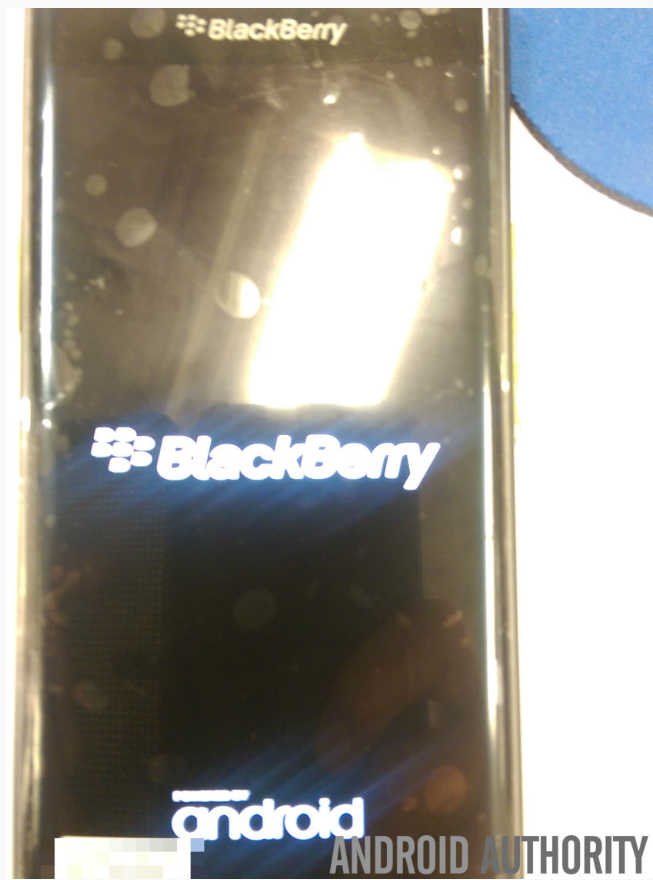 Boot screen says BlackBerry powerede by Android
