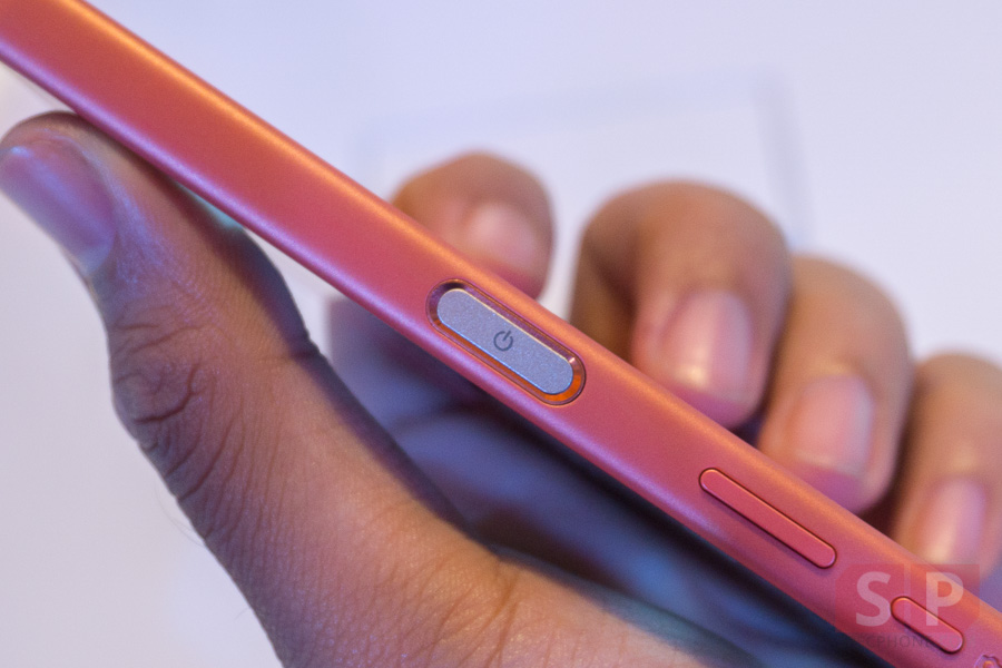 Hands on Sony Xperia Z5 Compact SpecPhone 005