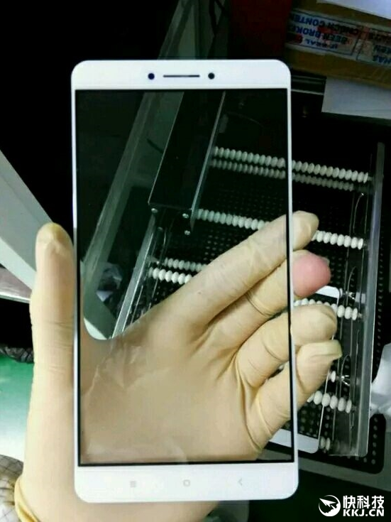 หรือนี่จะเป็นแผงด้านหน้า ที่มีจอขนาด 6.4 นิ้ว ของ Xiaomi Max ??
