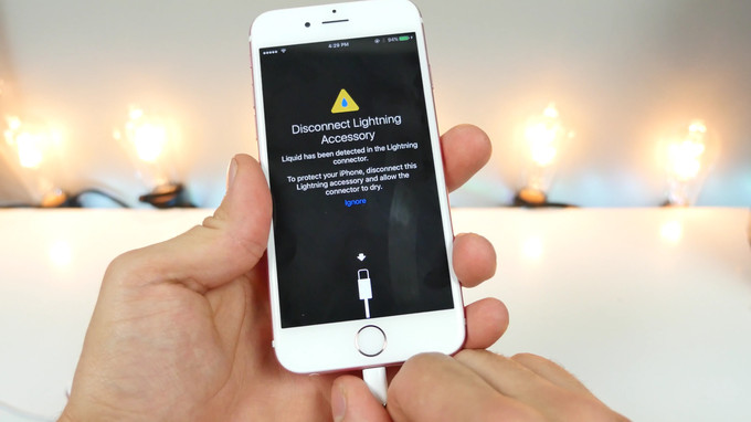 iOS 10 เพิ่มฟีเจอร์เตือนความชื้น สำหรับพอร์ต Lighting ใน iPhone 6s, 6s Plus และ SE