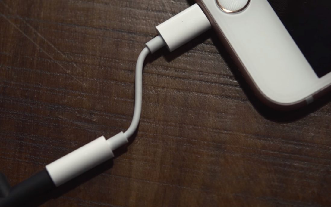 เผยคลิปการใช้งาน EarPods สำหรับ iPhone 7 ที่มีหัวแจ็คเชื่อมต่อกับพอร์ต Lighting !!
