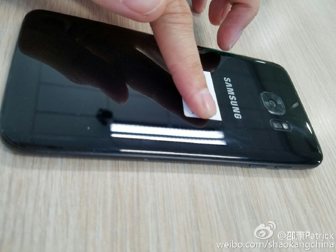 Glossy black Galaxy S7 edge leaks 1 1