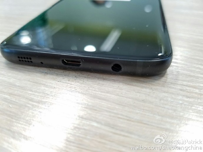 Glossy black Galaxy S7 edge leaks 2