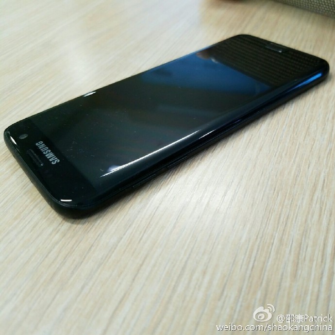 Glossy black Galaxy S7 edge leaks 6 1