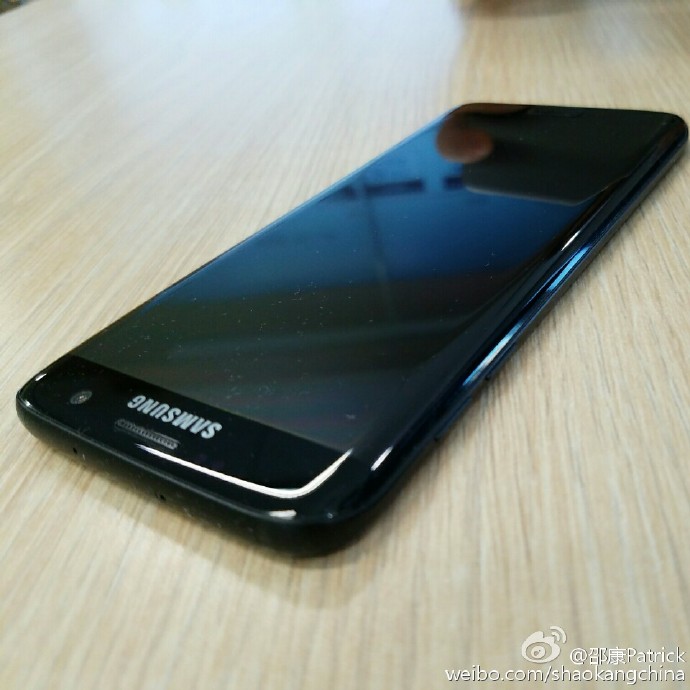 หลุด !! ภาพตัวเครื่อง Samsung Galaxy S7 Edge ที่มาพร้อมกับสี Glossy Black สำหรับต่อกรกับ iPhone 7 !!