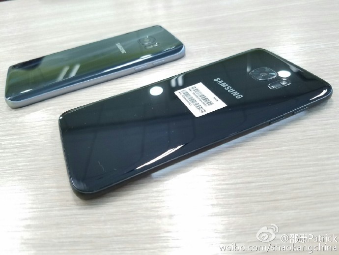 Glossy-black-Galaxy-S7-edge-leaks