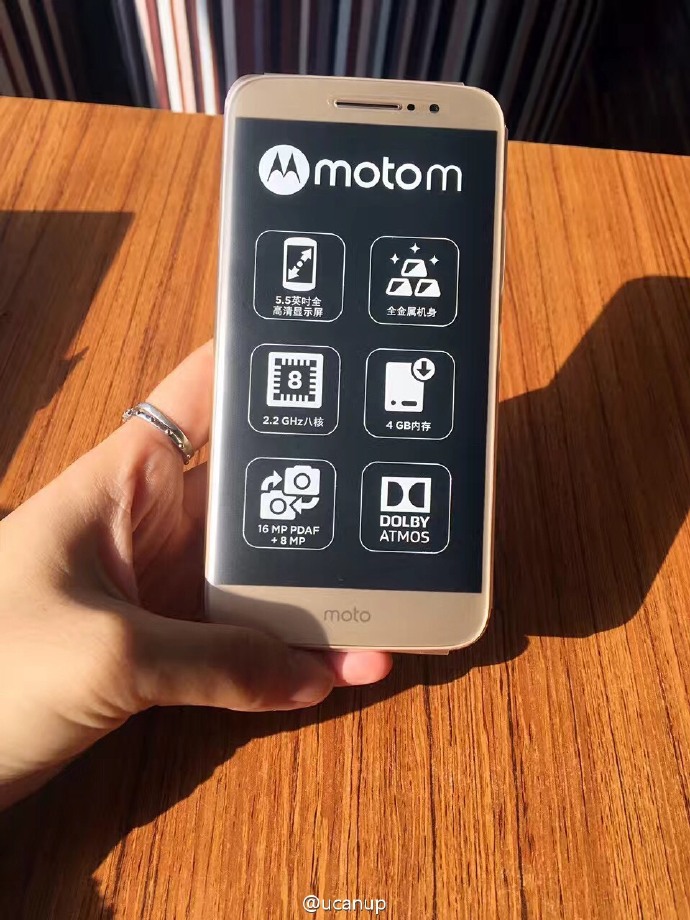 New images of the Motorola Moto M and the retail box surface 2 1