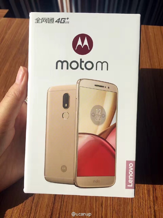 New images of the Motorola Moto M and the retail box surface