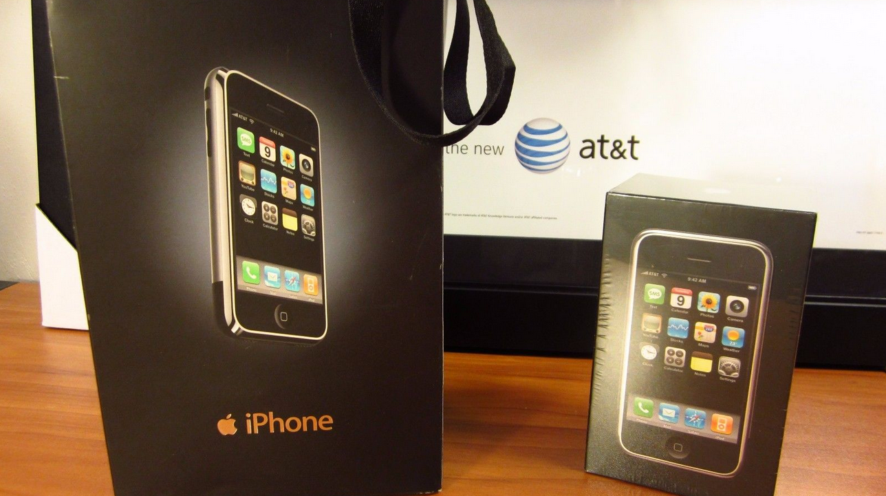Original Apple iPhone in a sealed box goes for big bucks at eBay 2