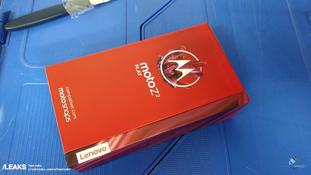 Moto-Z2-Play-Unboxing__-7