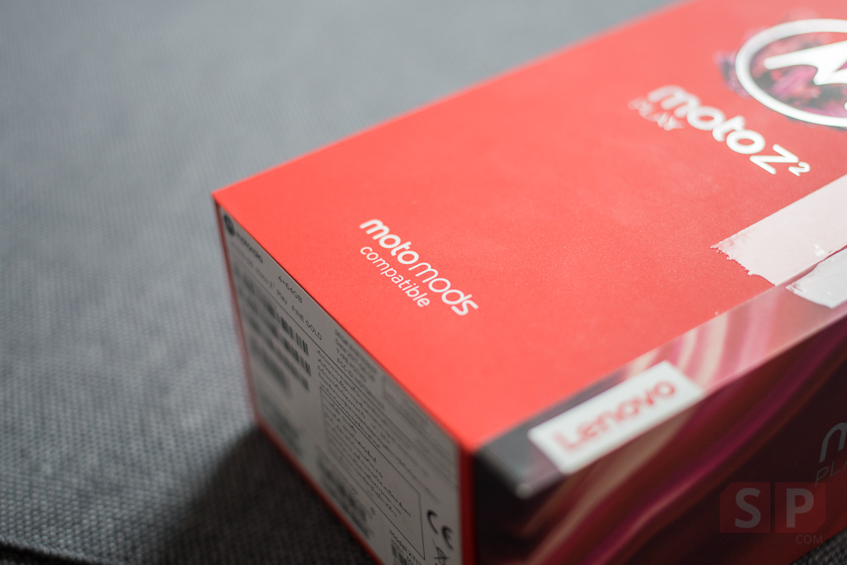 Unbox-Moto-Z2-Play-SpecPhone-002