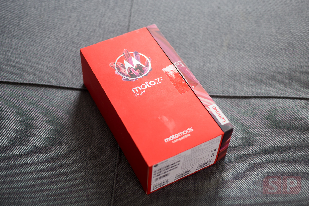 Unbox-Moto-Z2-Play-SpecPhone-003