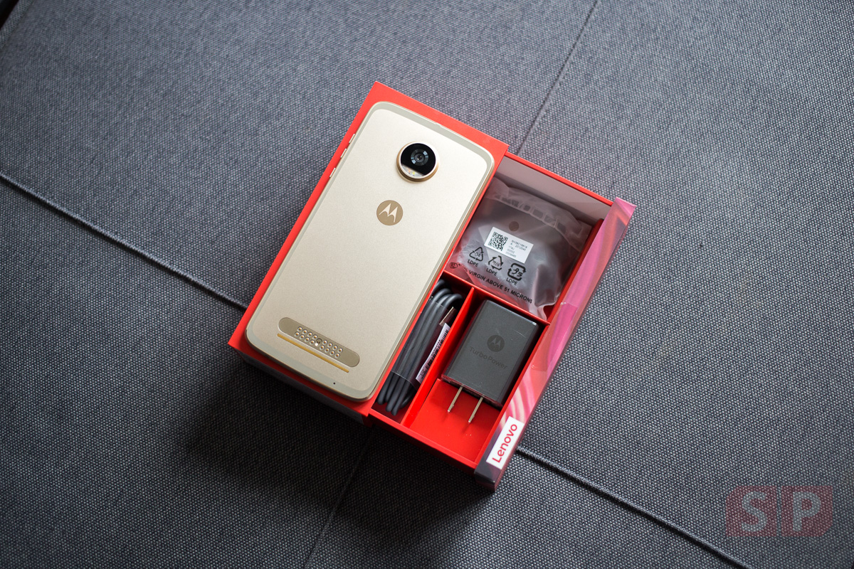 Unbox-Moto-Z2-Play-SpecPhone-004