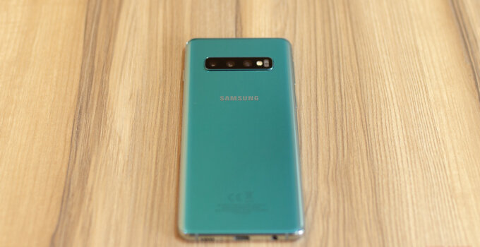 รีวิว Samsung Galaxy S10 จัดจ้านในขนาดกะทัดรัด | ราคา 31,900 บาท