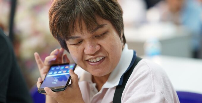 [PR] Samsung หนุนนวัตกรรม ก้าวข้ามผ่านข้อจำกัดผู้พิการทางสายตา ด้วยเทคโนโลยีสมาร์ทโฟน