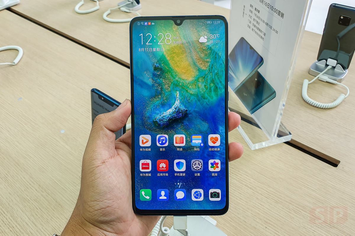 Hands on HUAWEI Mate 20 X 5G SpecPhone 0006